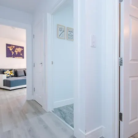 Chique Properties: Spacious Apartments Near Liverpool Stadiums Exterior photo