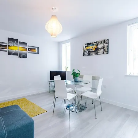 Chique Properties: Spacious Apartments Near Liverpool Stadiums Exterior photo
