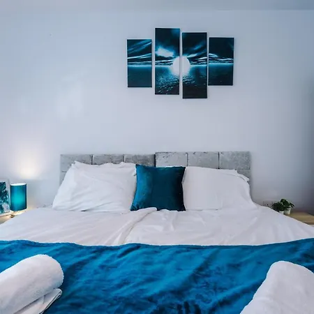 Chique Properties: Spacious Apartments Near Liverpool Stadiums Exterior photo