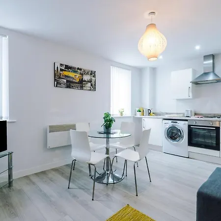 Chique Properties: Spacious Apartments Near Liverpool Stadiums Exterior photo