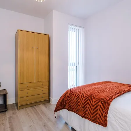 Chique Properties: Spacious Apartments Near Liverpool Stadiums Exterior photo