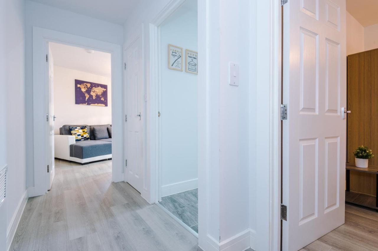 Chique Properties: Spacious Near Stadiums Apartment *