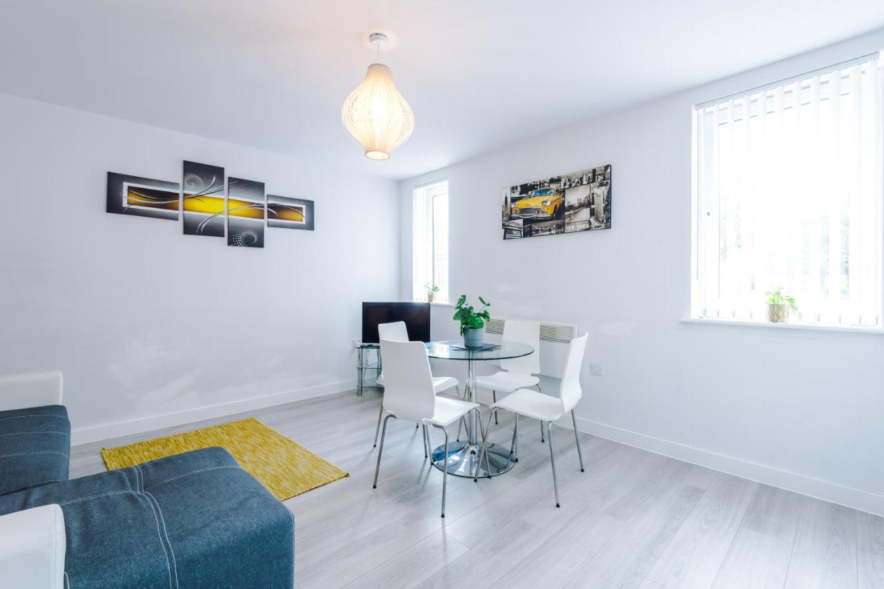 Chique Properties: Spacious Near Stadiums