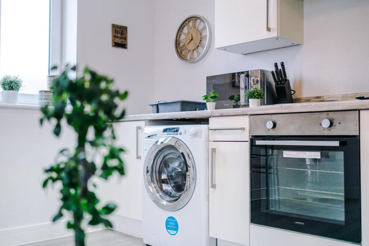 Chique Properties: Spacious Near Stadiums Apartment Liverpool