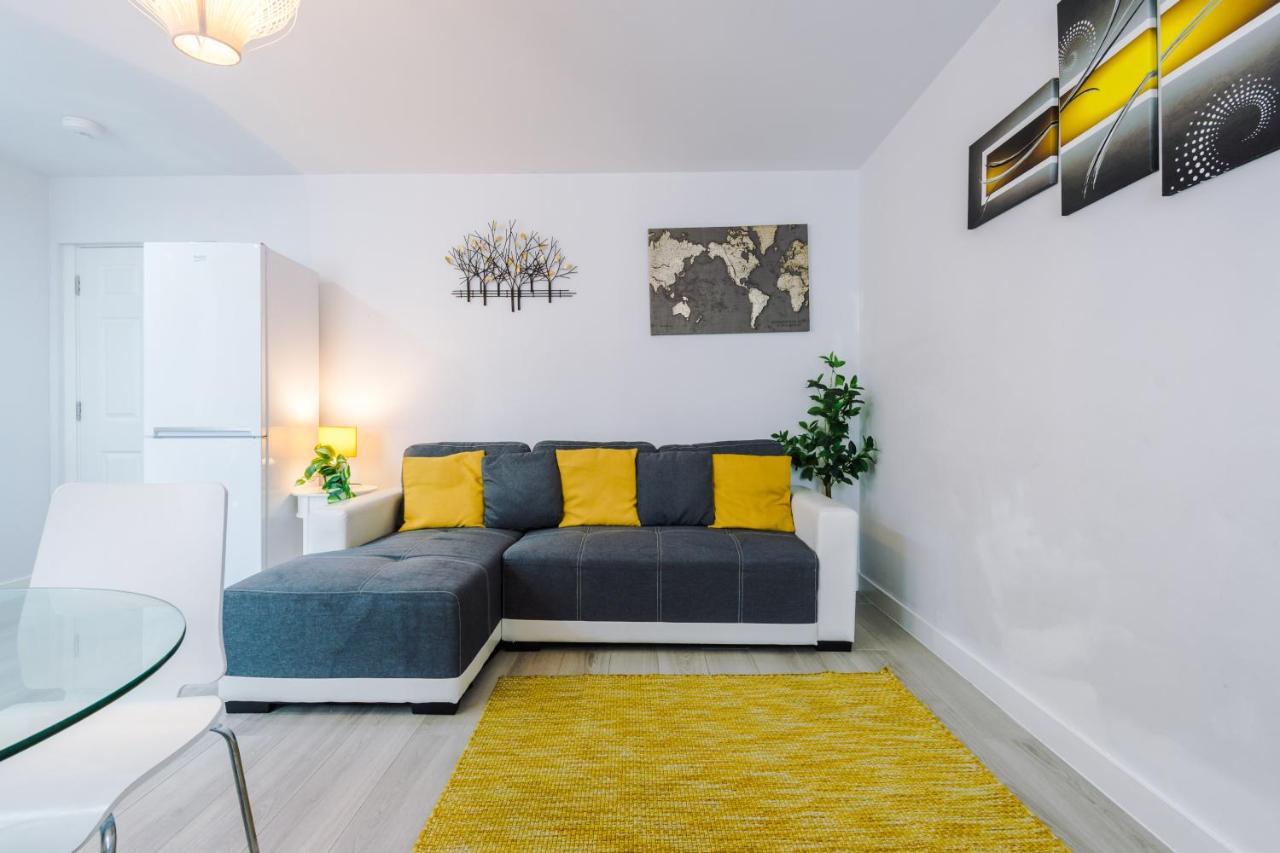 Chique Properties: Spacious Near Stadiums Apartment