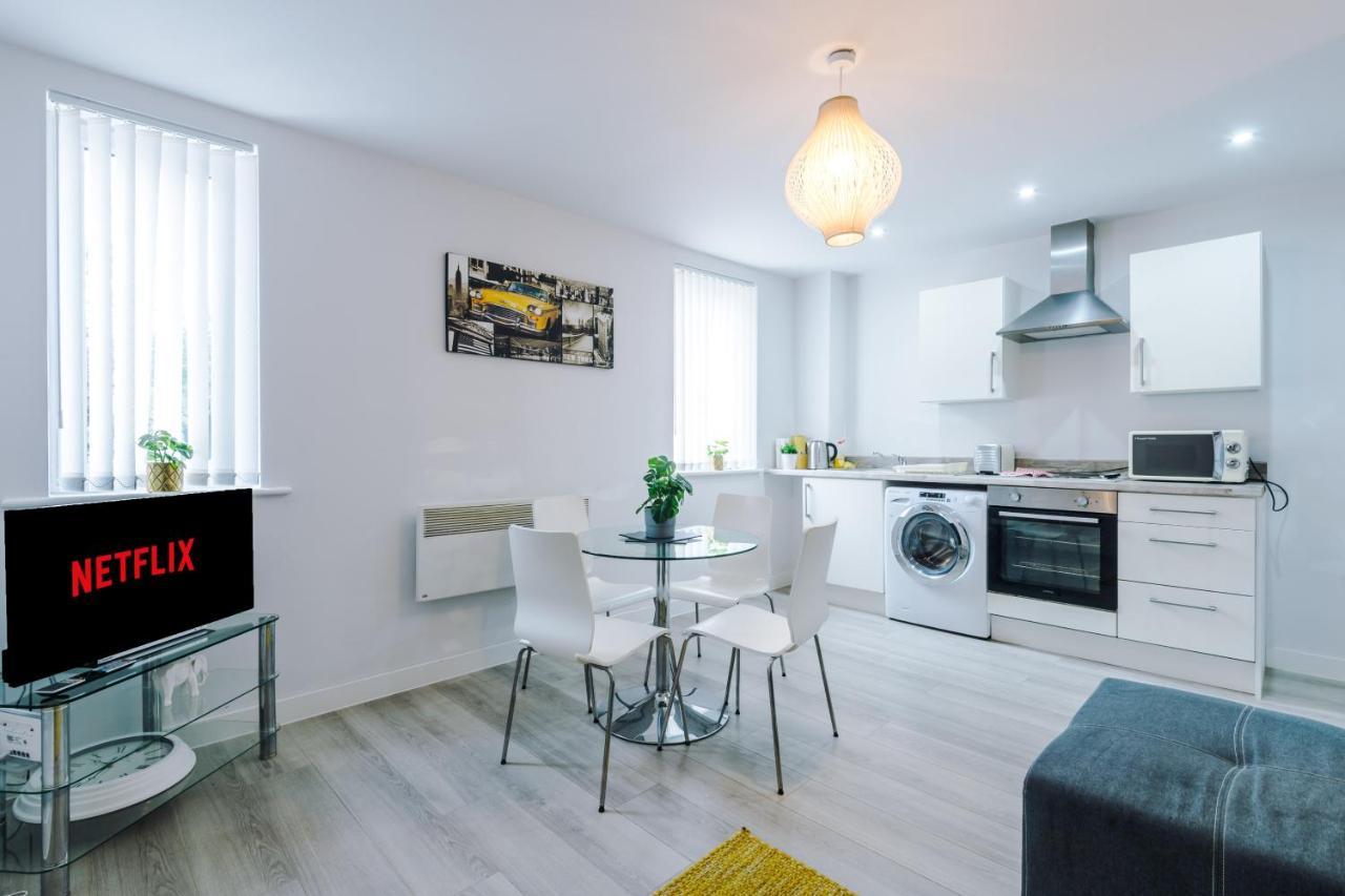 Chique Properties: Spacious Near Stadiums