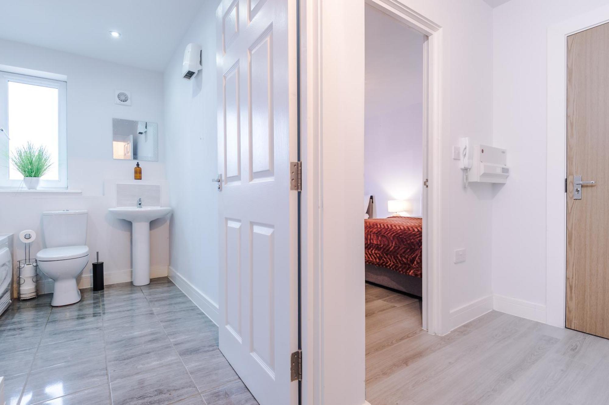 Chique Properties: Spacious Near Stadiums Apartment Liverpool
