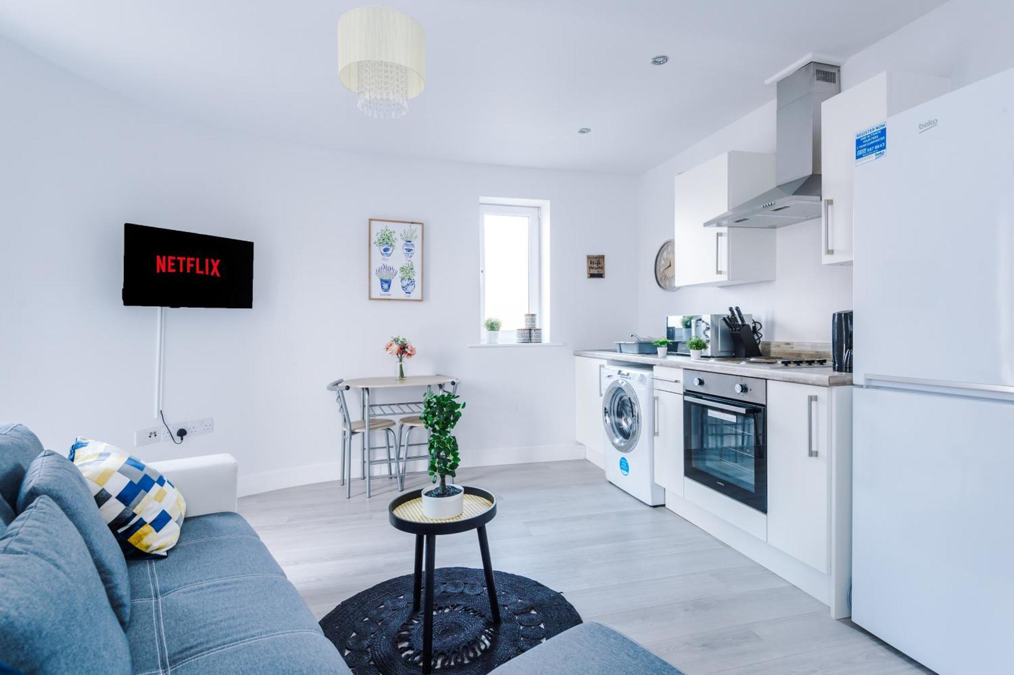Chique Properties: Spacious Near Stadiums