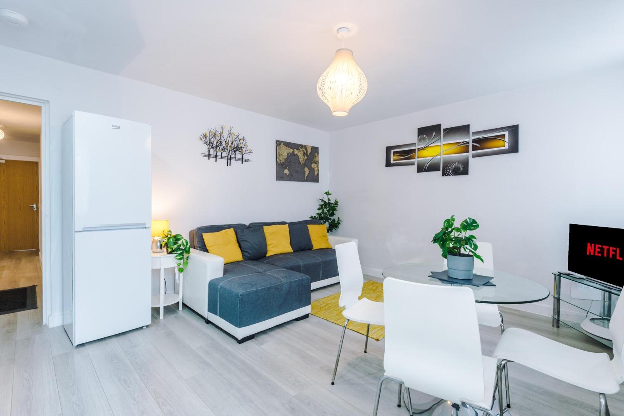 Chique Properties: Spacious Near Stadiums