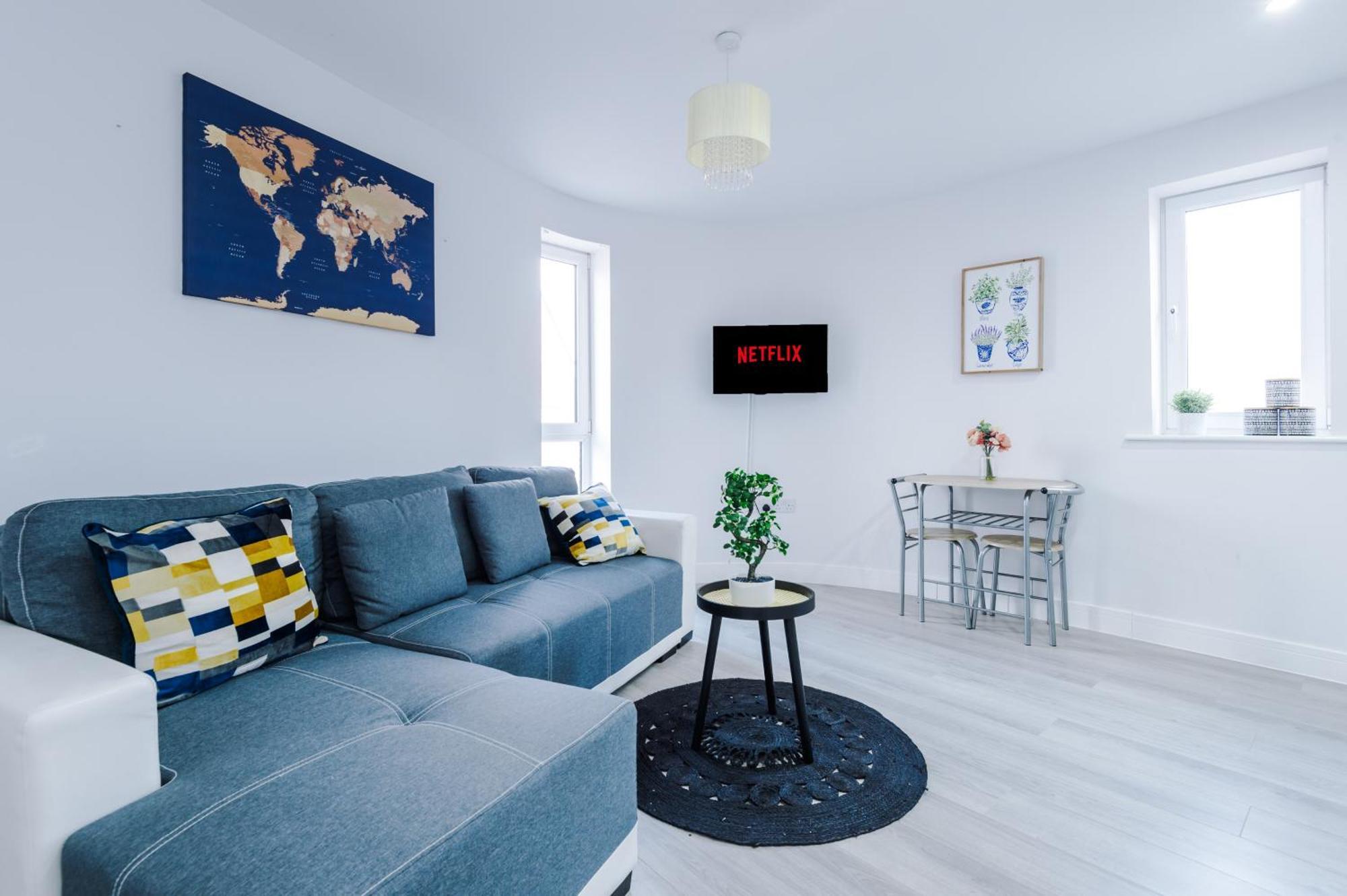 Chique Properties: Spacious Near Stadiums *